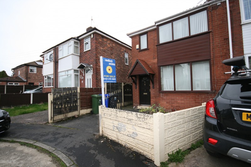 Lynn Drive, Droylsden, Manchester - Photo 1