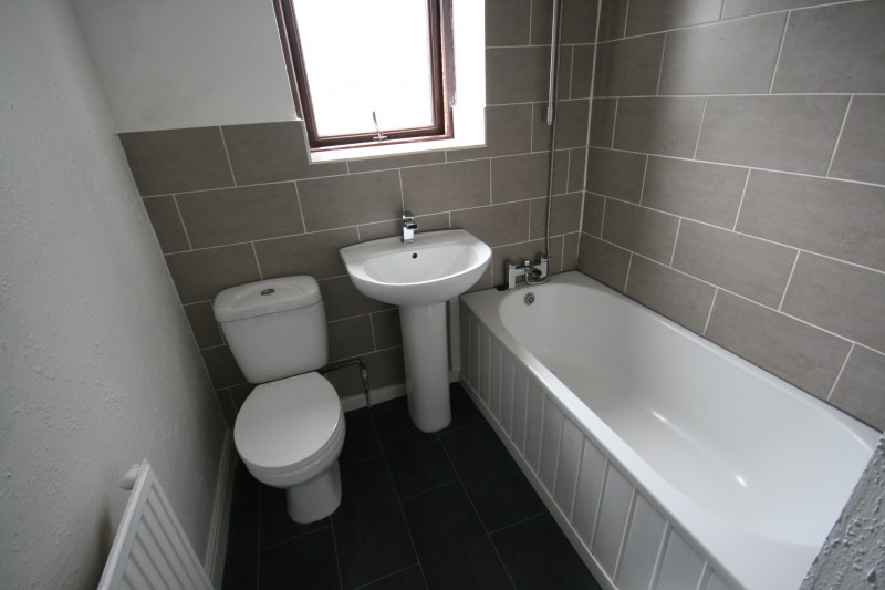 Burnley Lane, Chadderton, Oldham - Photo 5